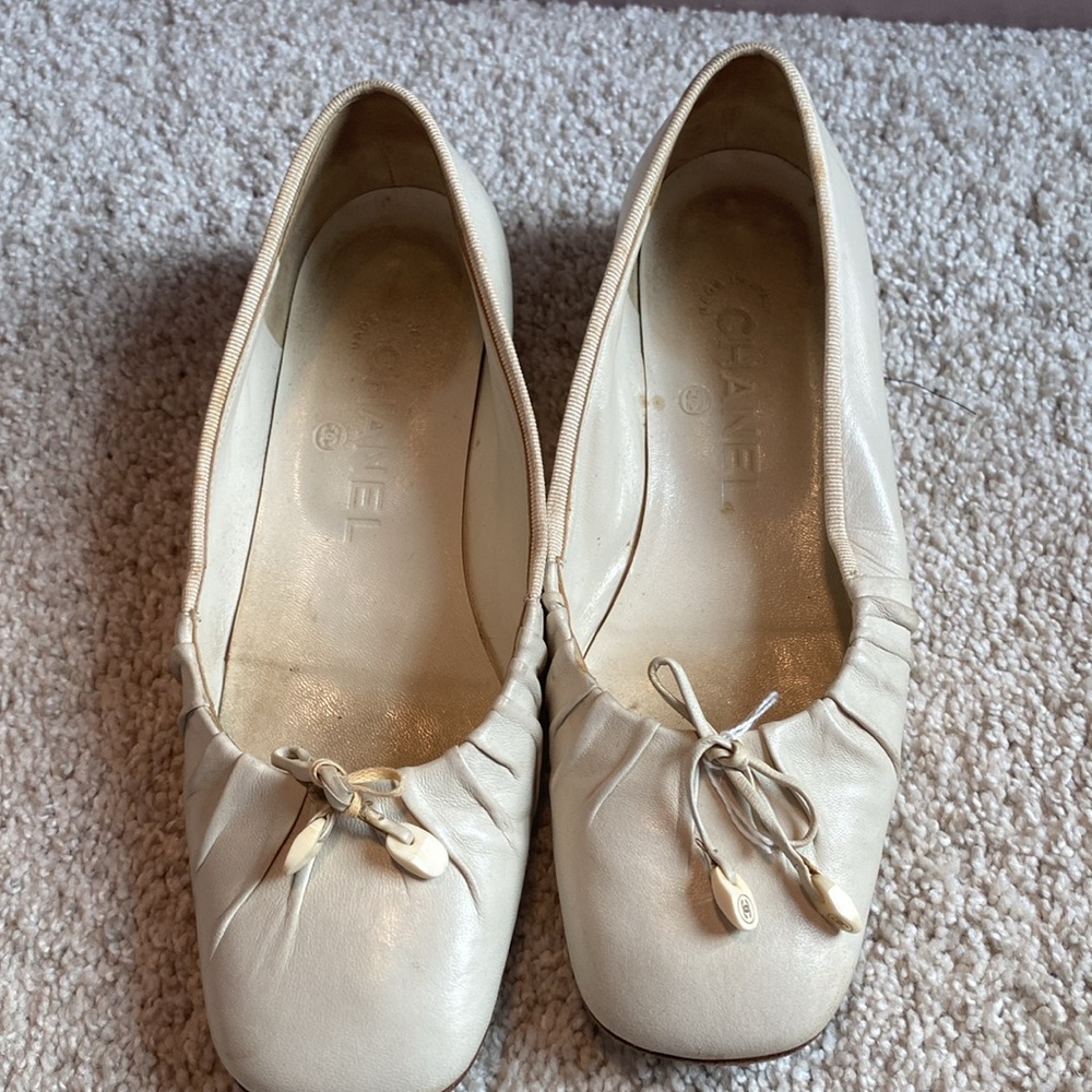 😍😍FLASH LIQUIDATION SALE 😍😍VINTAGE AUTHENTIC CHANEL flats